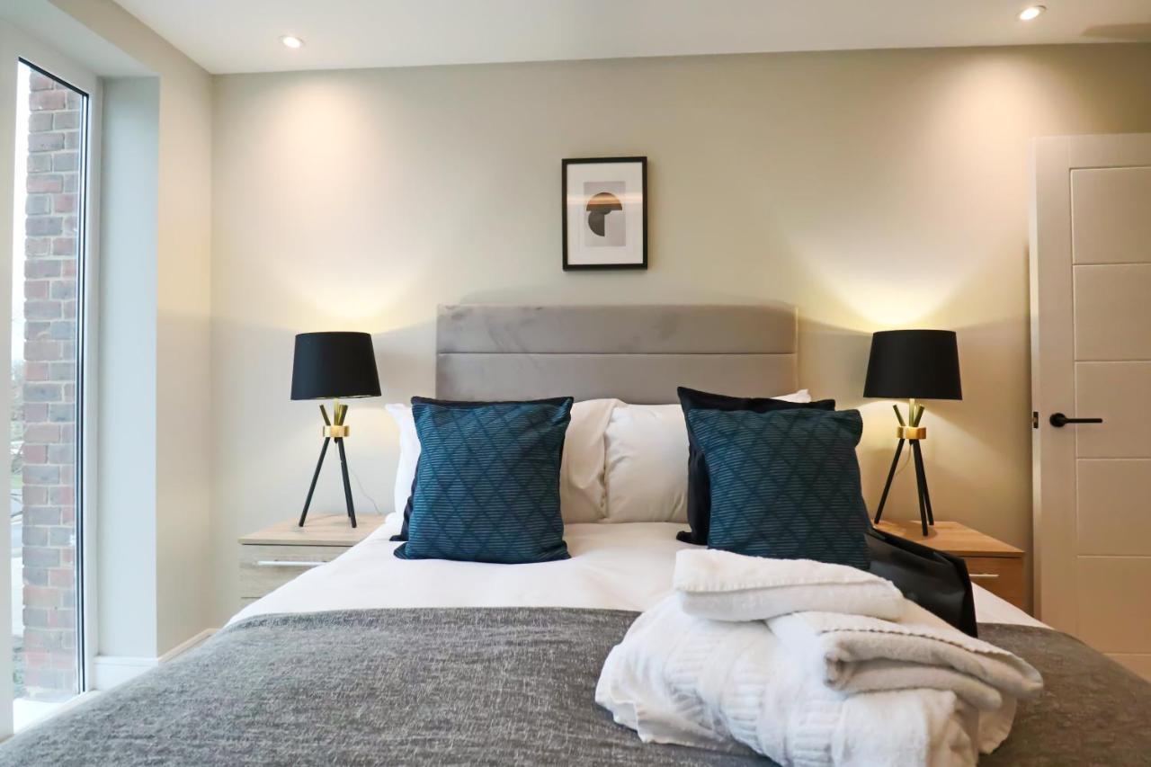 Portfolio Apartments - Welwyn Town Centre ウェリン・ガーデン・シティ エクステリア 写真