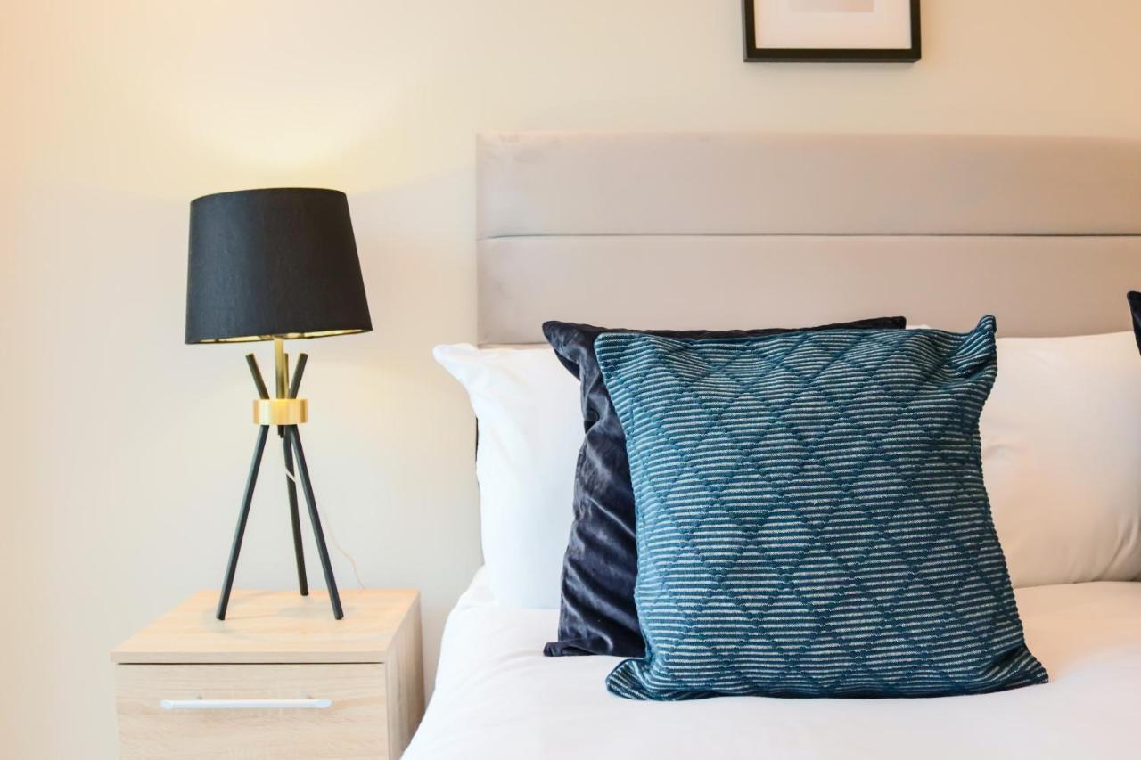 Portfolio Apartments - Welwyn Town Centre ウェリン・ガーデン・シティ エクステリア 写真