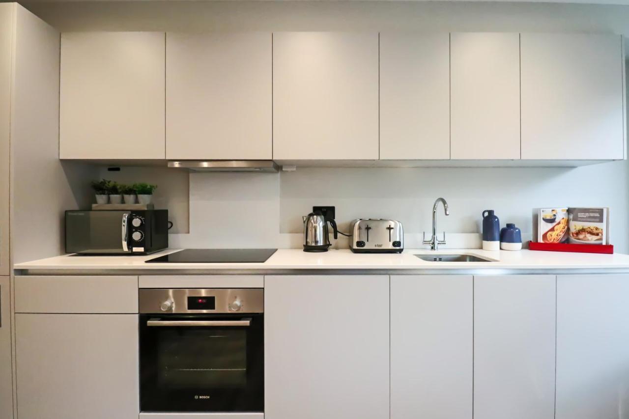 Portfolio Apartments - Welwyn Town Centre ウェリン・ガーデン・シティ エクステリア 写真
