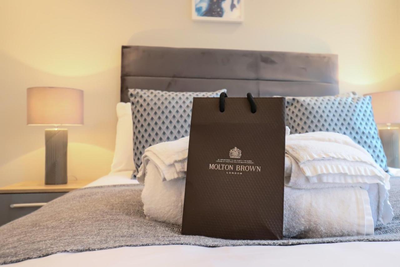 Portfolio Apartments - Welwyn Town Centre ウェリン・ガーデン・シティ エクステリア 写真