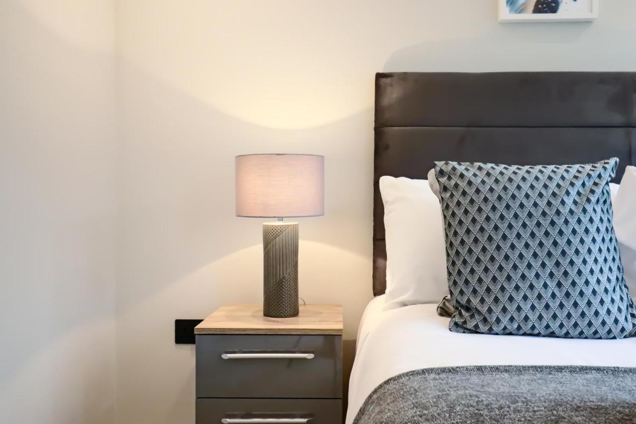 Portfolio Apartments - Welwyn Town Centre ウェリン・ガーデン・シティ エクステリア 写真