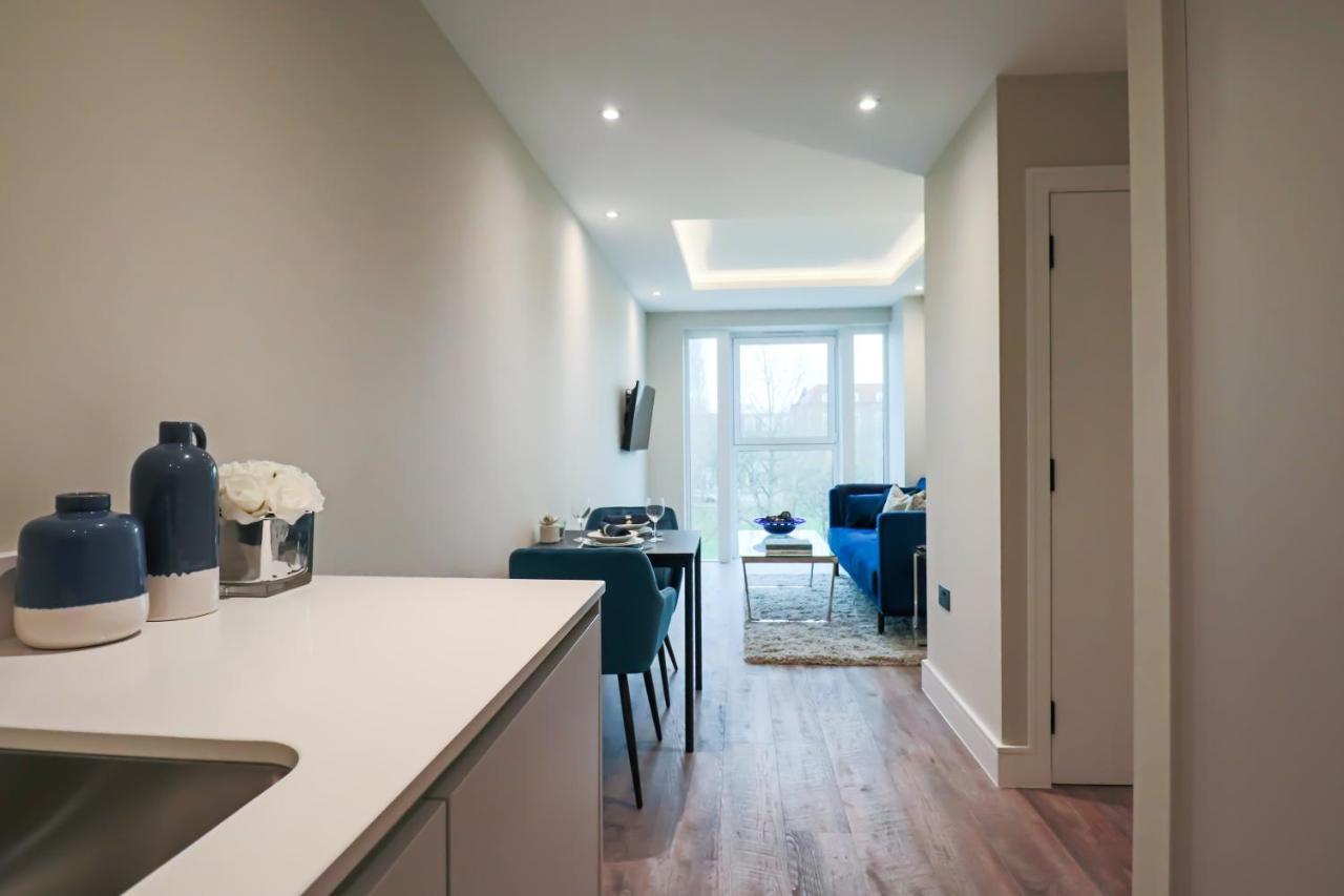 Portfolio Apartments - Welwyn Town Centre ウェリン・ガーデン・シティ エクステリア 写真