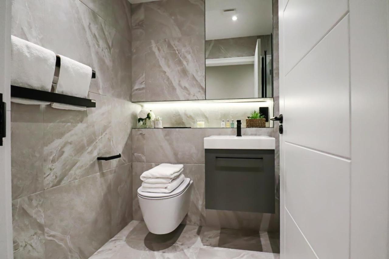 Portfolio Apartments - Welwyn Town Centre ウェリン・ガーデン・シティ エクステリア 写真