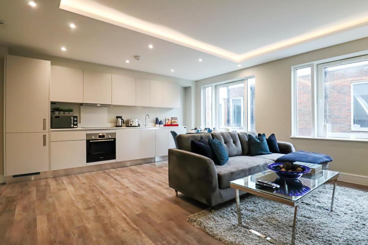 Portfolio Apartments - Welwyn Town Centre ウェリン・ガーデン・シティ エクステリア 写真