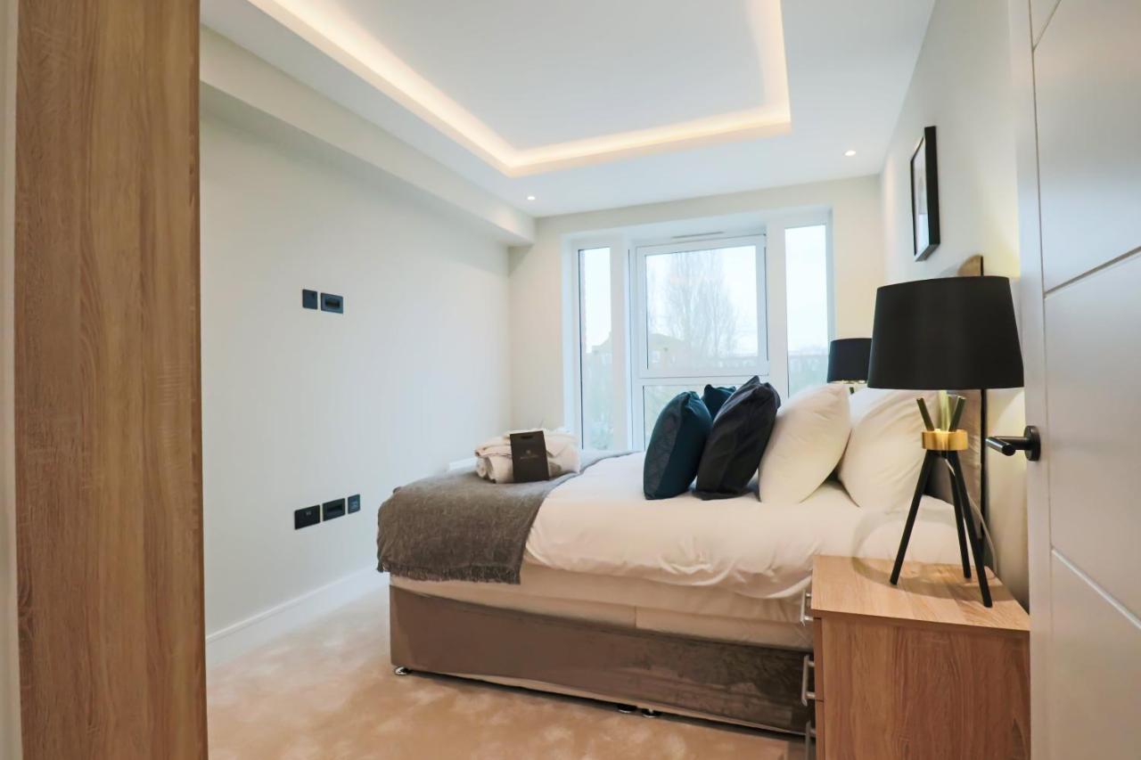 Portfolio Apartments - Welwyn Town Centre ウェリン・ガーデン・シティ エクステリア 写真
