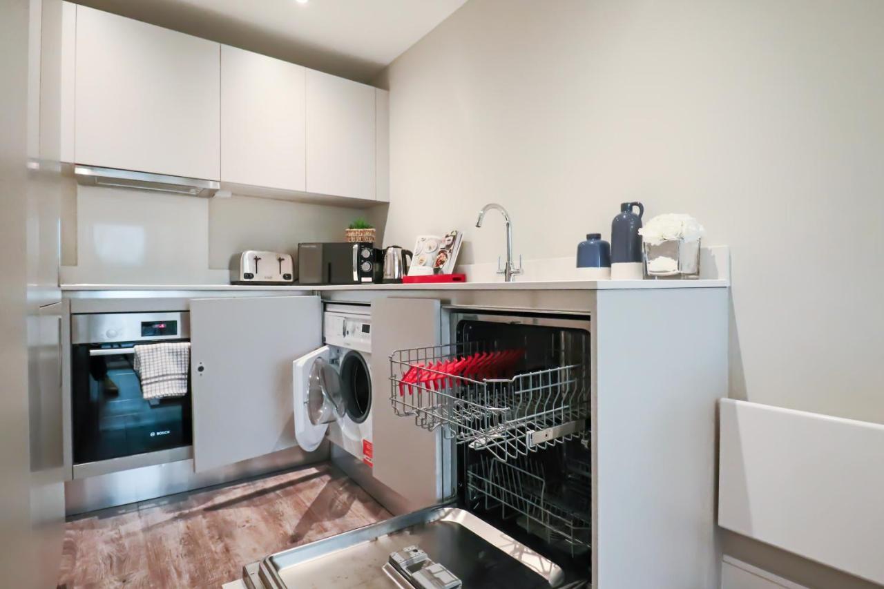 Portfolio Apartments - Welwyn Town Centre ウェリン・ガーデン・シティ エクステリア 写真