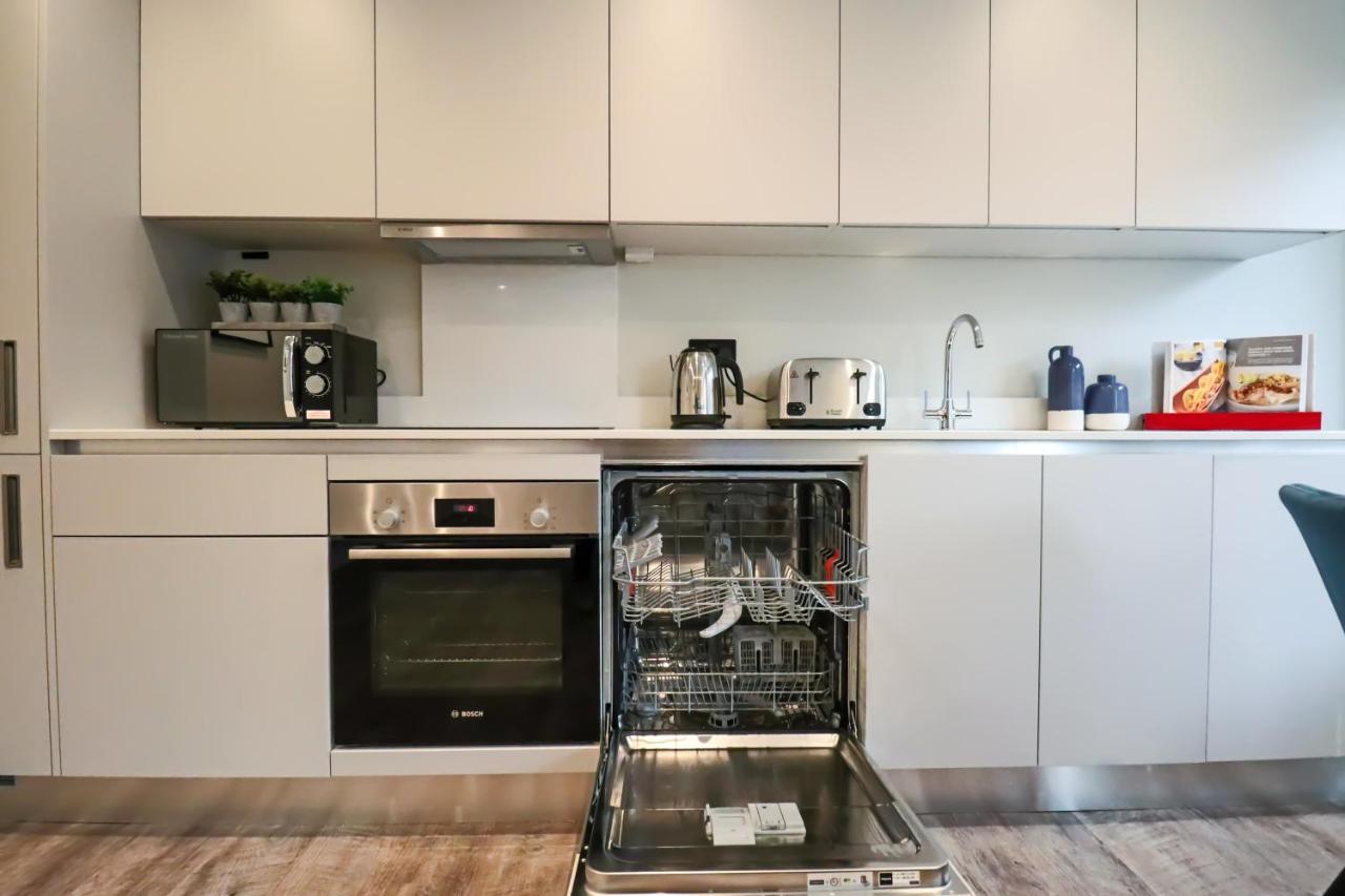 Portfolio Apartments - Welwyn Town Centre ウェリン・ガーデン・シティ エクステリア 写真