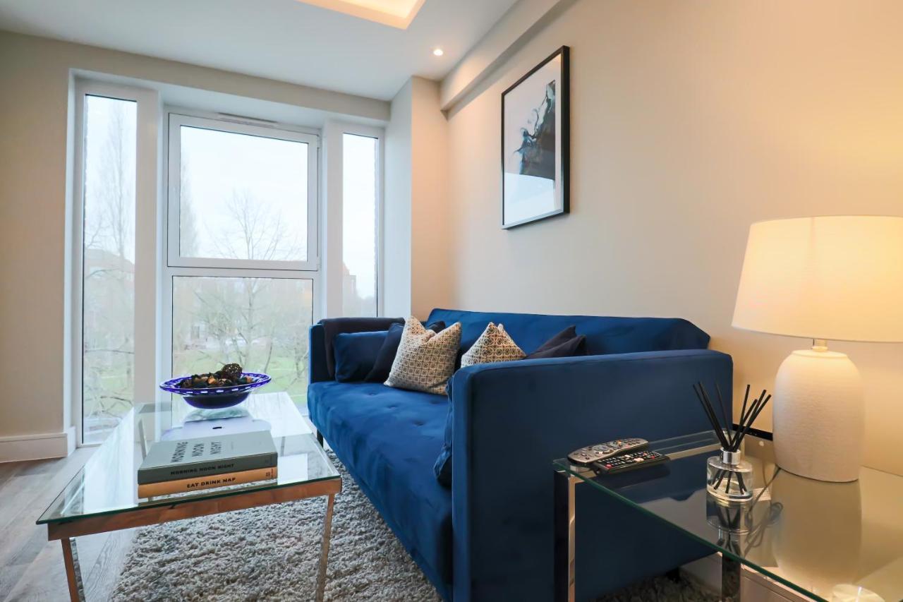 Portfolio Apartments - Welwyn Town Centre ウェリン・ガーデン・シティ エクステリア 写真