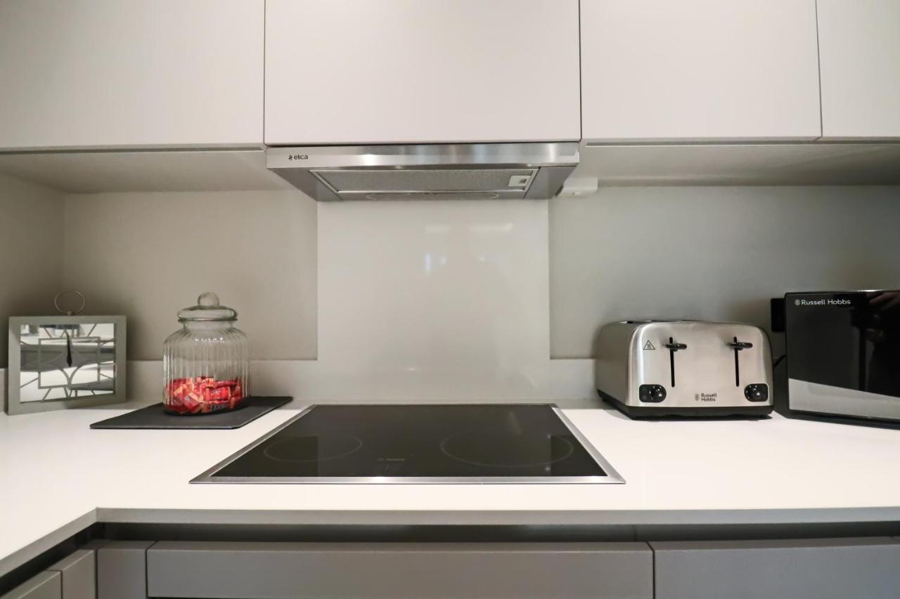 Portfolio Apartments - Welwyn Town Centre ウェリン・ガーデン・シティ エクステリア 写真